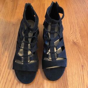 One day sale!!NWT Women wedged shoe size 9